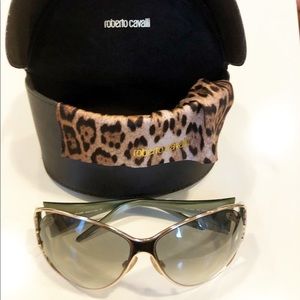 Roberto Cavalli. Sunglasses with case and cloth.